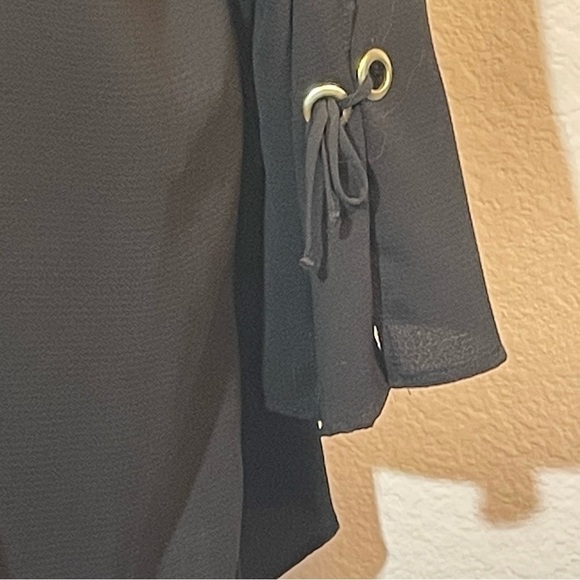 chenault Black tunic top grommet detail at neckline and flared sleeves Size 2x - Picture 5 of 9